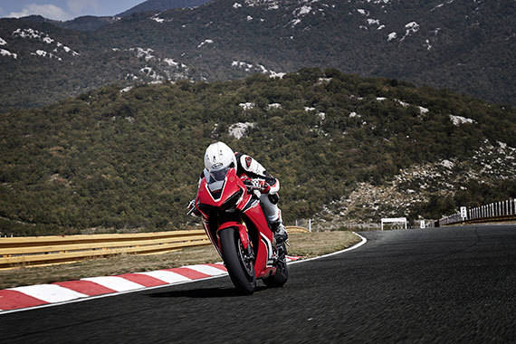 Honda CBR1000RA FIREBLADE Изображение для фотогалереи: CBR1000RA FIREBLADE 