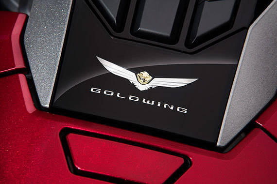 Honda GL1800 Gold Wing Tour AТ Изображение для фотогалереи: GL1800 Gold Wing Tour AТ