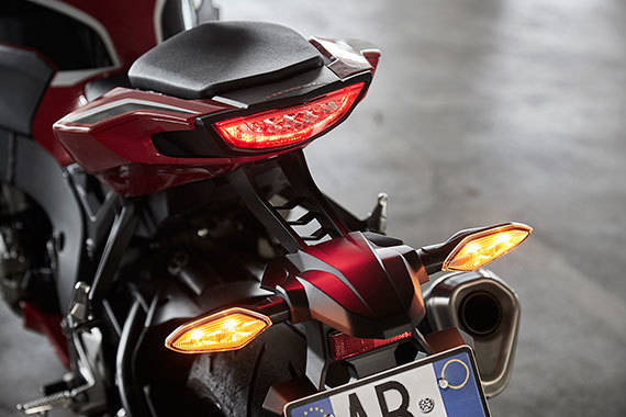 Honda CBR1000RA FIREBLADE Изображение для фотогалереи: CBR1000RA FIREBLADE 